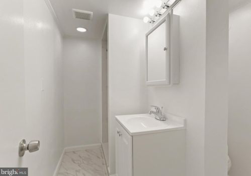 3216 Hewitt St, Falls Church VA  22042-2508 exterior