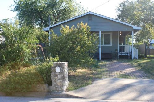 1613 Deloney St, Austin TX  78721-1109 exterior