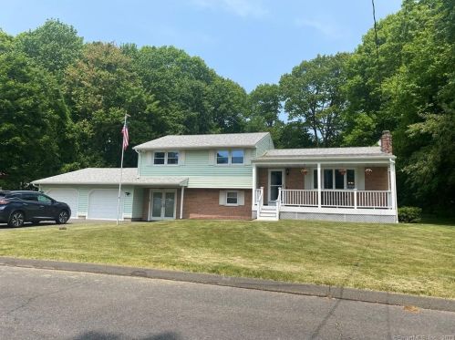 67 Deer Run Dr, Waterbury, CT 06716-2030