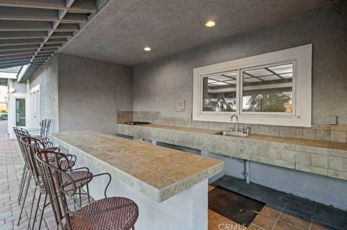 26945 Brooken Ave, Santa Clarita CA  91387-3904 exterior