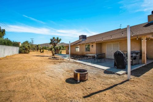 7645 Victoria Ave, Yucca Valley CA  92284-6152 exterior