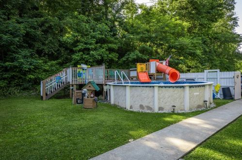 237 Magill Rd, Zelienople PA  16063-3015 exterior