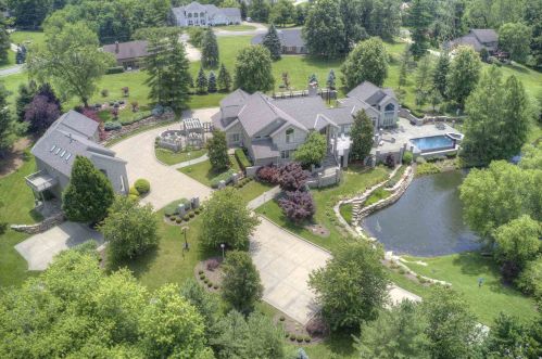 875 Squire Oaks Dr, Covington KY  41017-1342 exterior