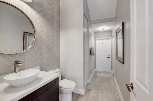 8297 28th St, Hollywood FL  33024-3187 exterior