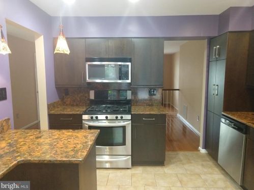 7865 Wintercress Ln, Springfield VA  22152-3844 exterior