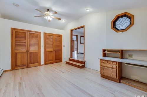 71 Ellen St, Bethpage NY  11714-2924 exterior