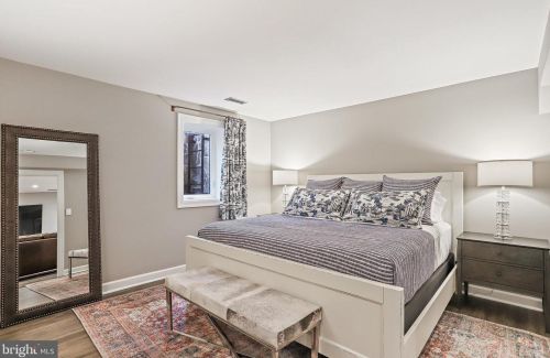 810 Hickory Vale Ln, Great Falls VA  22066-2810 exterior