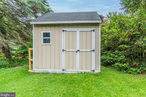 4 Beaver Rd, Camp Hill PA  17011-7404 exterior