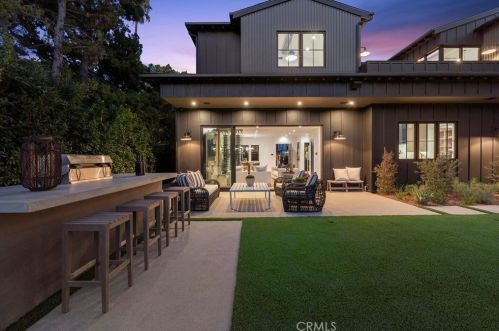 4955 Haskell Ave, Van Nuys CA  91436-1674 exterior