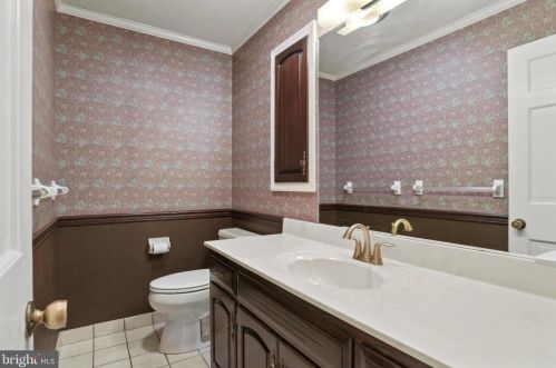 4351 Crestview Rd, Harrisburg PA 17112-2009 exterior