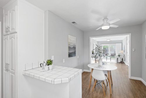 584 Bryan Ave, Sunnyvale CA  94086-6422 exterior