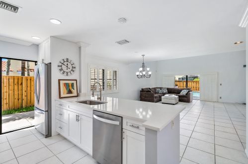 2662 La Lique Cir, West Palm Beach FL  33410-1415 exterior