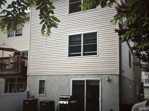 416 Henry St, Fairview NJ  07022-1913 exterior