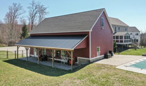 19 Waterford Dr, Sandown NH  03873-2078 exterior