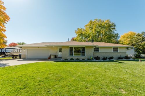 7750 Martha Cir, Waterford WI  53185-2039 exterior