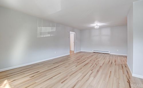 728 Cricket Ln, Woodbridge NJ  07095-1558 exterior