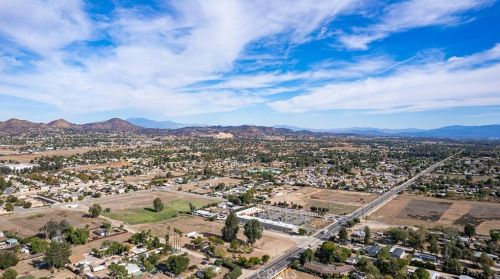 19841 Grand Ave, Lake Elsinore CA  92530-6432 exterior