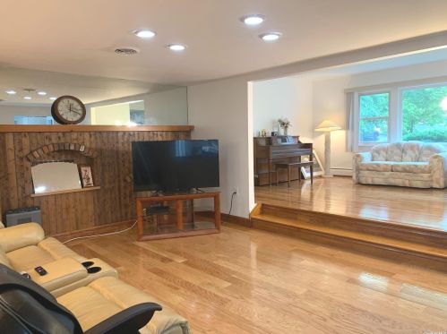 55 Greenvale Dr, Elwood NY  11731-4117 exterior