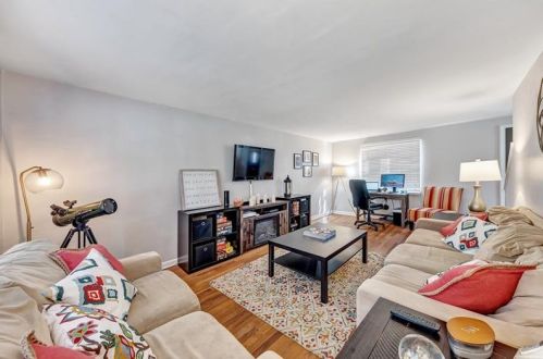 208 Orchard Spring Rd, Pittsburgh, PA 15220-1714