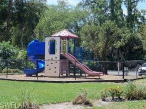 2106 Arbour Walk Cir, Naples FL  34109-6852 exterior