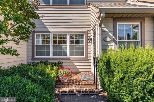11 Manchester Ct, Berwyn, PA 19312-1863