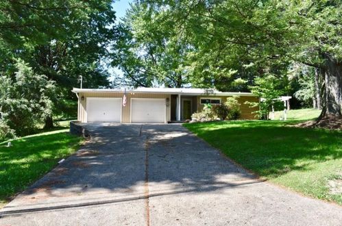 2494 Huntington Dr, Pittsburgh, PA 15241-2531