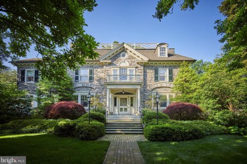 1 Red Oak Rd, Wilmington, DE 19806-1240