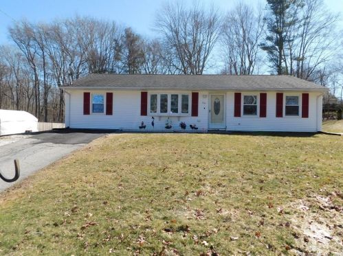 34 Highland Dr, Gales Ferry, CT 06339-1836