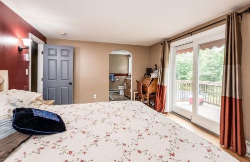 225 Raymond Rd, Deerfield NH  03037-1506 exterior