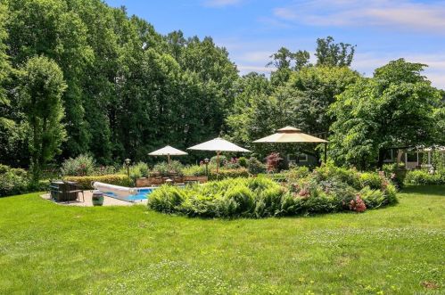 5 Augusta Pl, White Plains NY  10603-1901 exterior