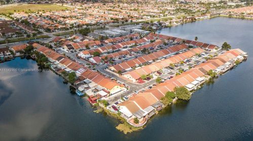 5422 27th Ave, Hialeah, FL 33016-4092