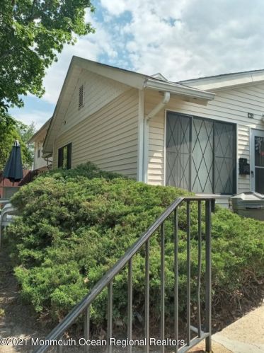 210 Downing St, Lakewood, NJ 08701-1458