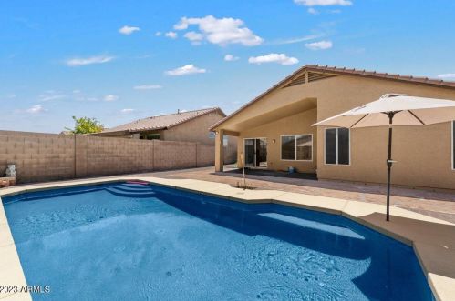 1820 Oakland St, Chandler, AZ 85225-8211