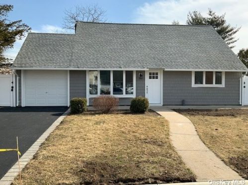 322 Martin Rd, Bethpage, NY 11714