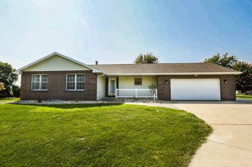10647 Fairway Vw, Centralia, IA 52068-7009