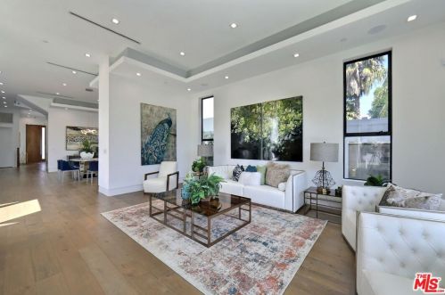 5128 Noble Ave, Van Nuys CA  91403-1376 exterior