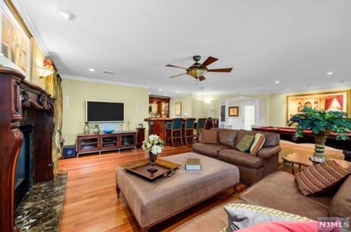 30 Oak Dr, Upper Saddle River NJ  07458-2132 exterior