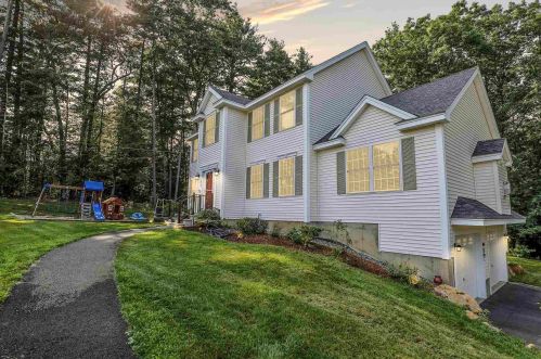 192 Litchfield Rd, Londonderry, NH 03053-7423