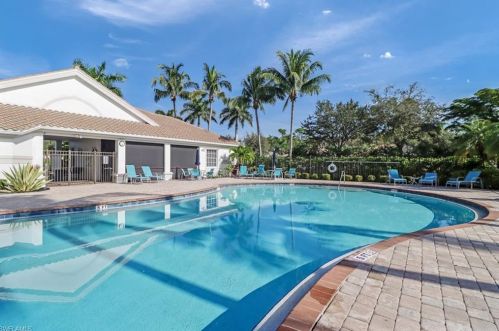 16200 Parque Ln, Naples FL  34110-2826 exterior