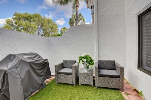 15318 Strathearn Dr, Delray Beach, FL 11702-2849