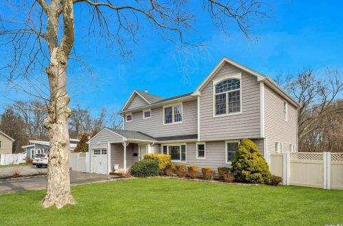 142 Reynolds Rd, West Islip, NY 11795-2917