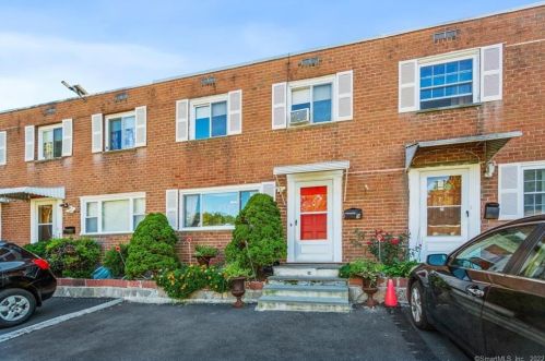 9 Barnstable Ln, Stamford, CT 06907-2501