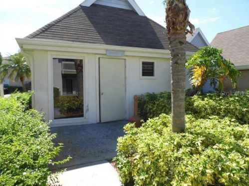 455 Alt 19, Palm Harbor FL  34683-5950 exterior