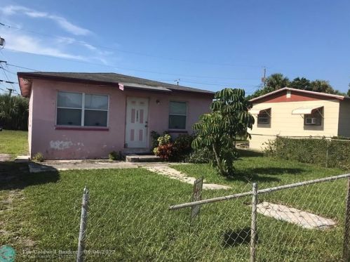 1501 16th St, West Palm Beach, FL 33404-5205