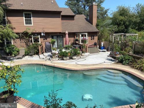 1331 Westminster Dr, Downingtown PA  19335-3652 exterior