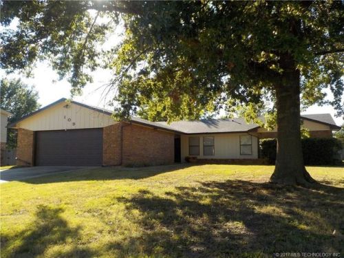 109 Crabtree Rd, Muskogee, OK 74403-6106