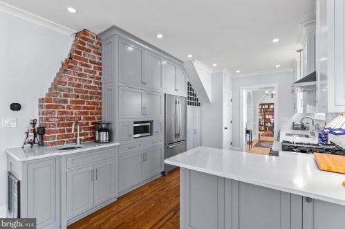 701 Hanover St, Fredericksburg VA  22401-5714 exterior