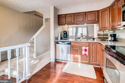 8629 Kenosha Ct, Lorton VA  22079-3045 exterior