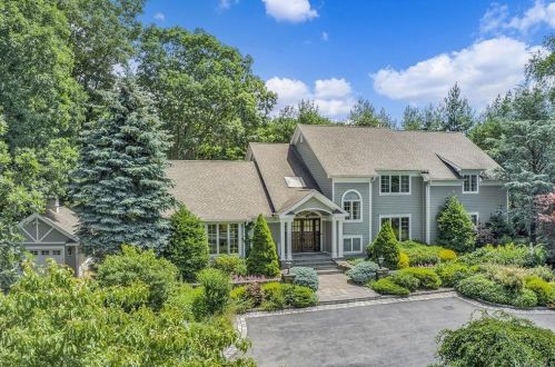 9 Vista Ct, Pleasantville, NY 10570-1424