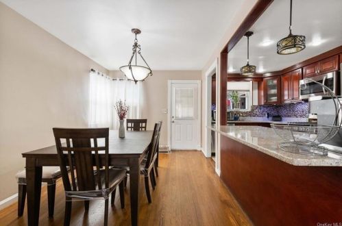 2543 Tiemann Ave, Bronx NY  10469-6111 exterior